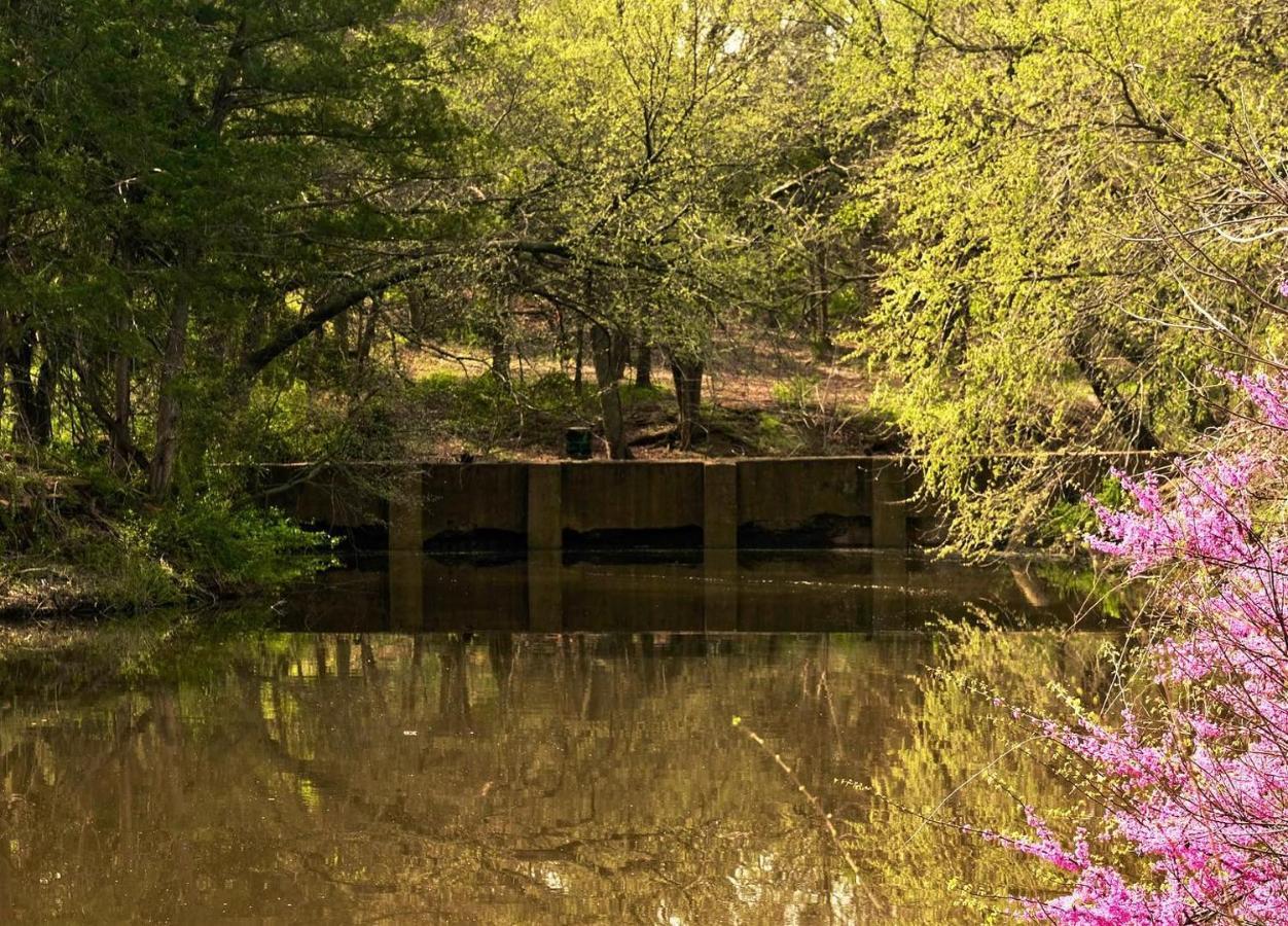 The Monastery At Forest Lake 오클라호마시티 외부 사진
